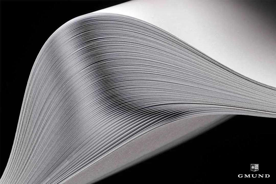 aufgefecherter papierbogen horizontal