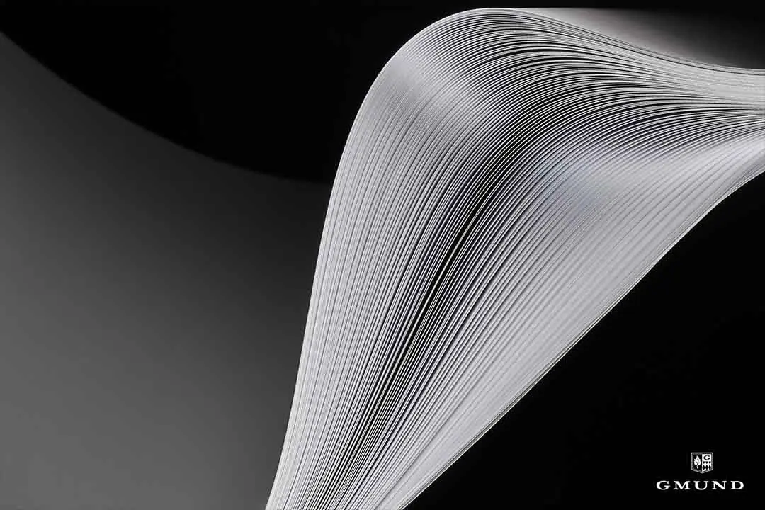 aufgefecherter papierbogen horizontal